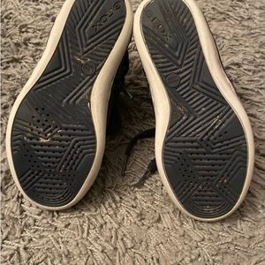 Navy leather Geox kids shoes size 11
